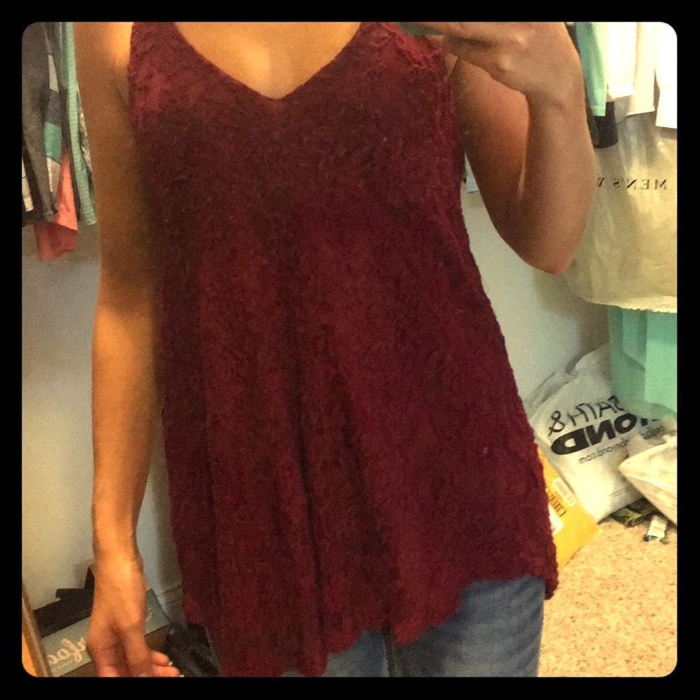 Trendy burgundy tank top. Great for concerts!🔥
